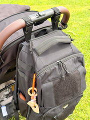 Mochila Pañalera DAMBO Wolfpack 🐺 Diseñada para papás que se toman la pega en serio y con estilo 😎